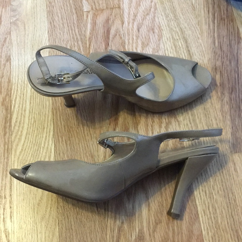Franco Sarto Nude patent leather pumps
